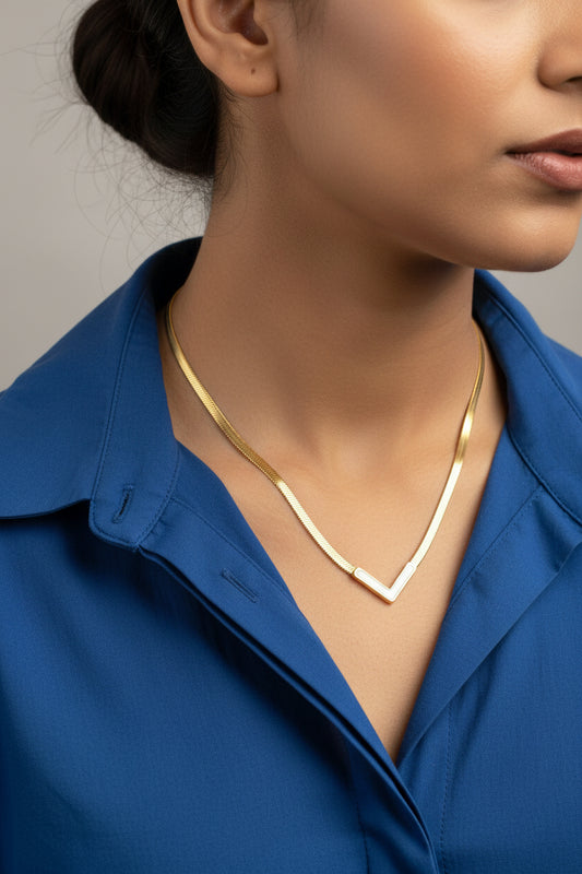 white V neklace