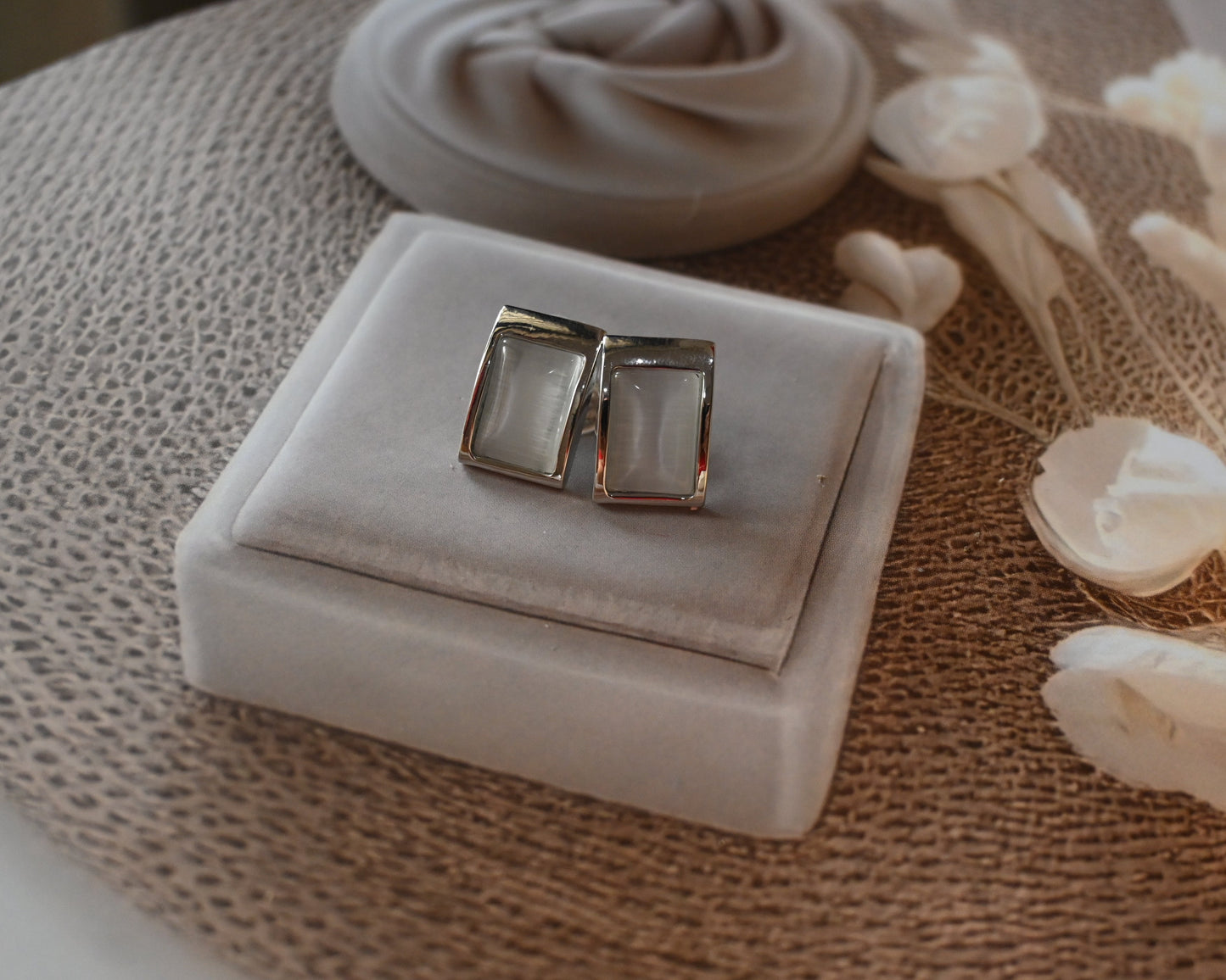 Daisy aura studs