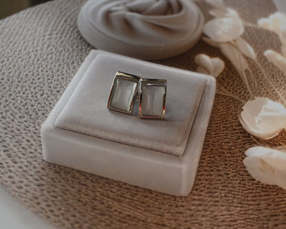 Daisy aura studs