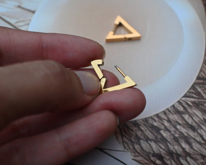anti-tarnish triangular studs