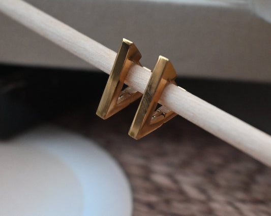 anti-tarnish triangular studs