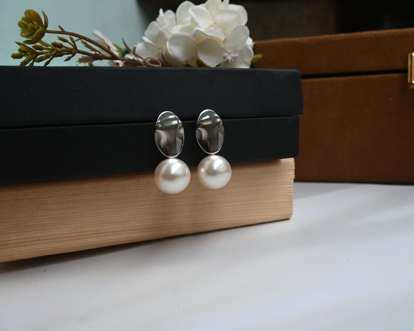 round pearl with silver