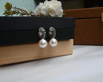 round pearl with silver