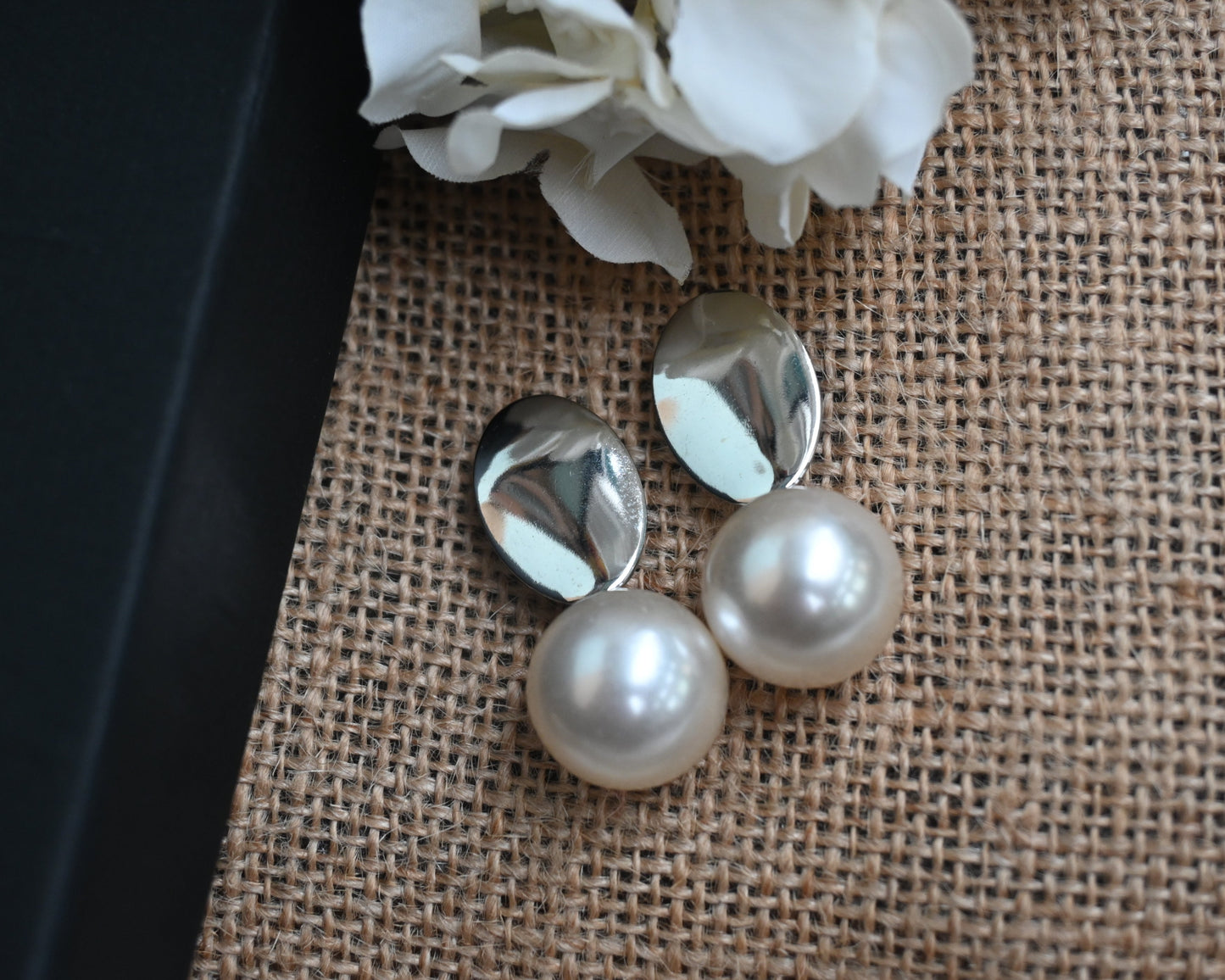 round pearl with silver