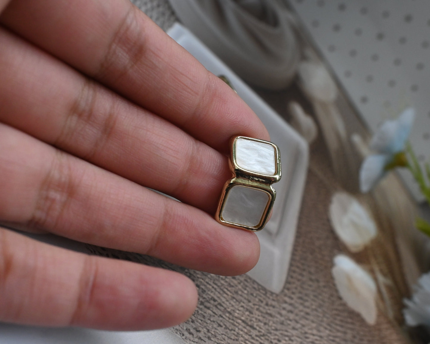 fold white