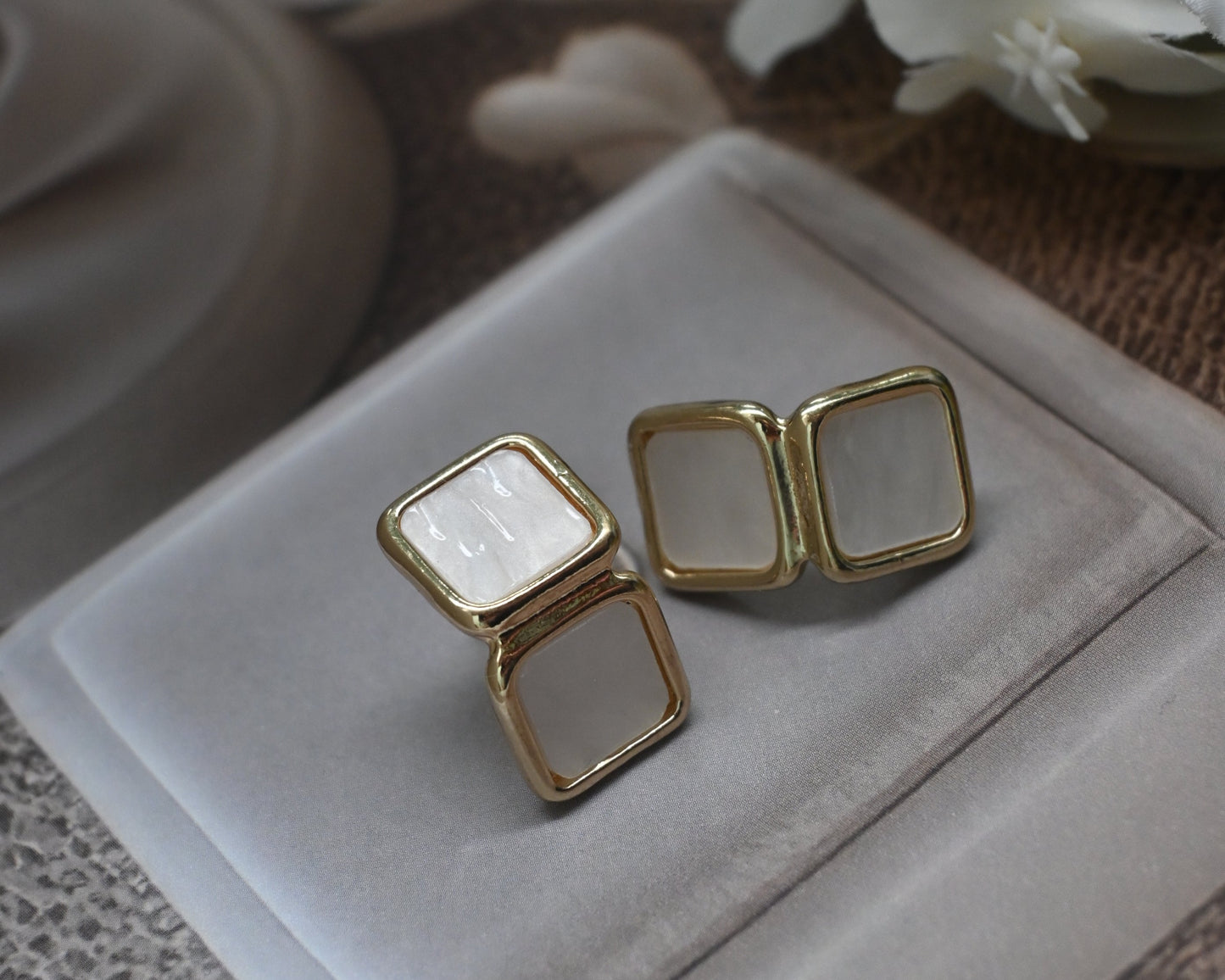 fold white