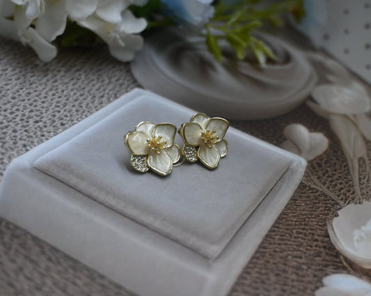 white and golden flower