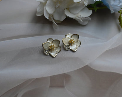 white and golden flower