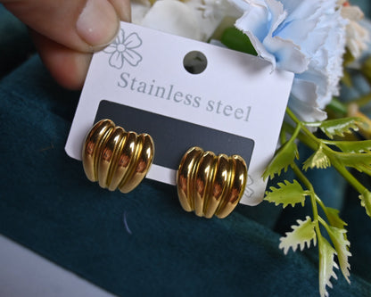 classy wave studs