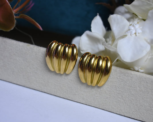 classy wave studs