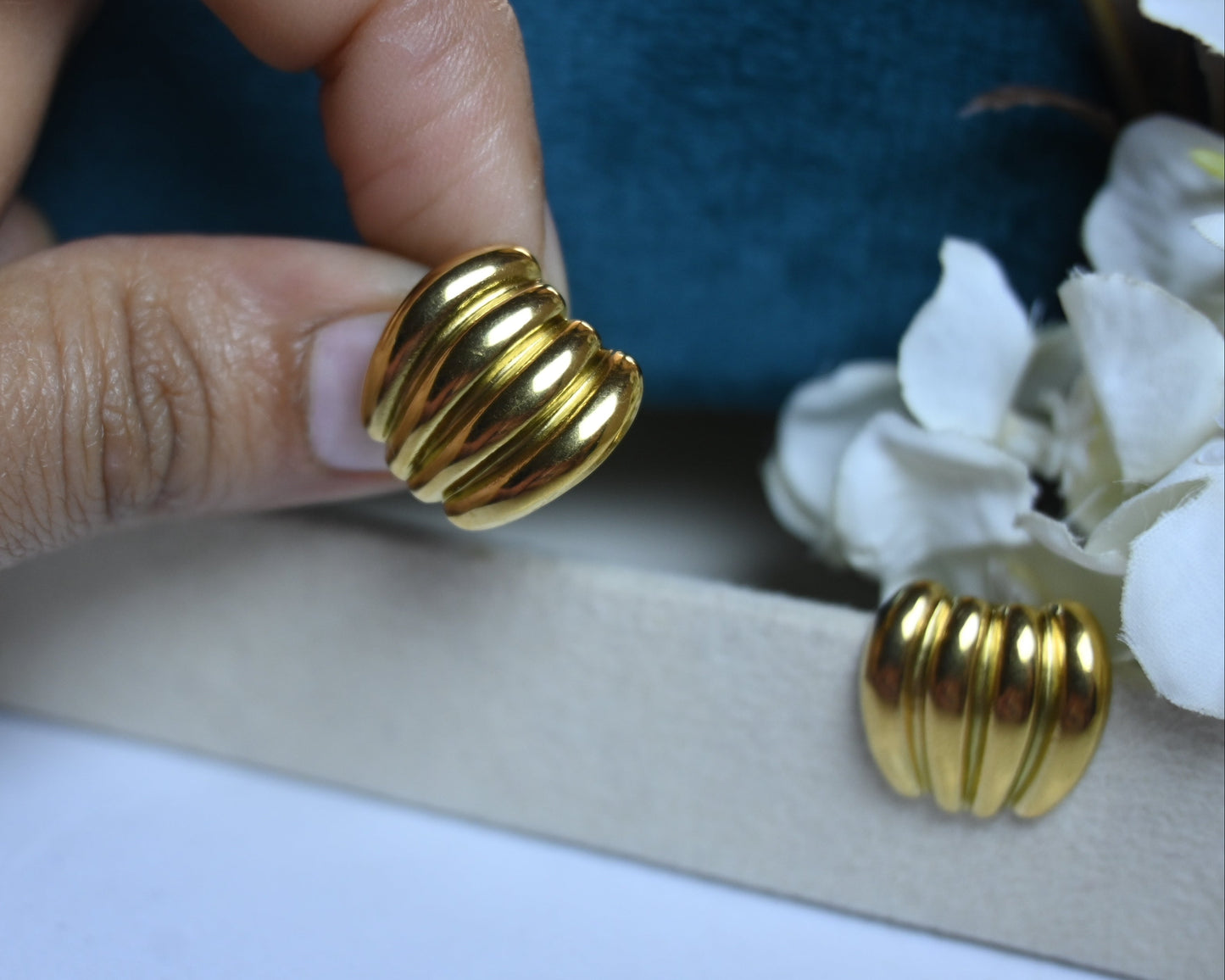 classy wave studs