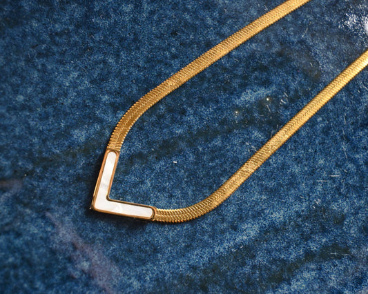 white V neklace