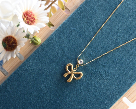 bow with pearl necklace
